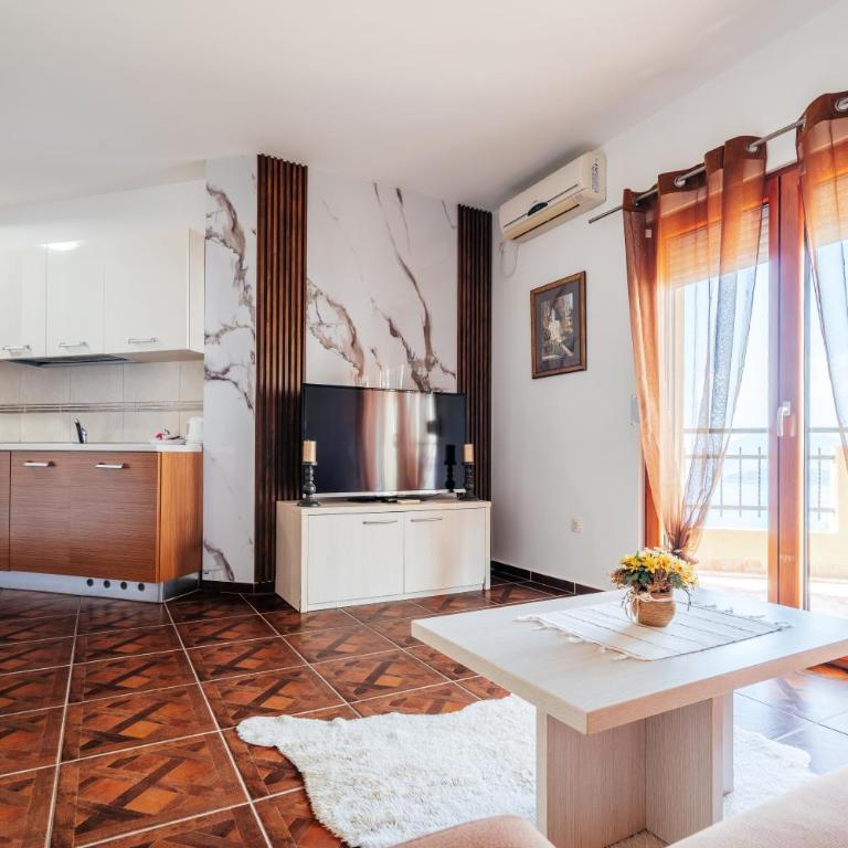 Apartments Radević - One-Bedroom Apartment with Sea View - 1