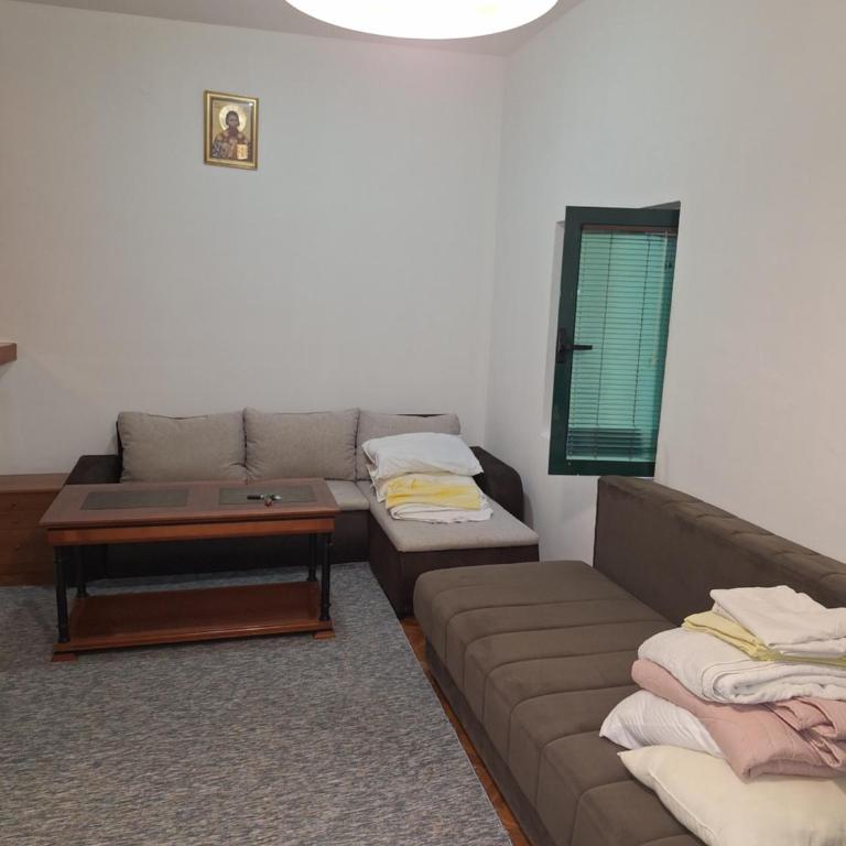 Start over - One-Bedroom Apartment - 2