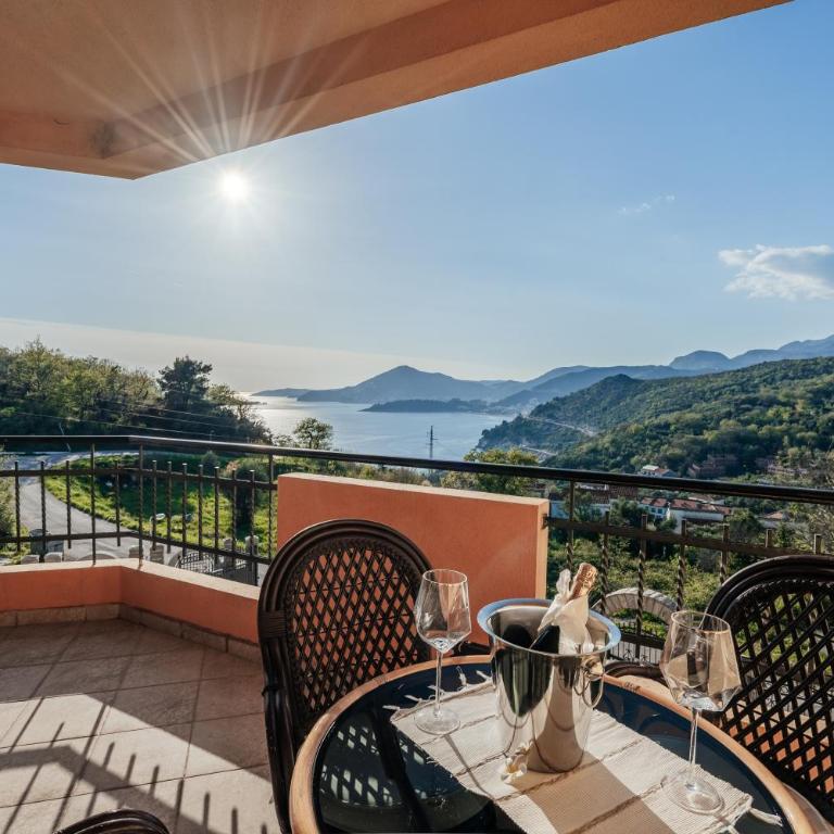 Apartments Radević - Luxury Apartment with Sea View - 11