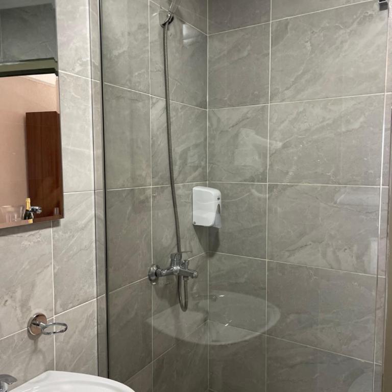 Vue Mer - Dvokrevetna Soba sa Bračnim Krevetom i Pogledom na More - 13