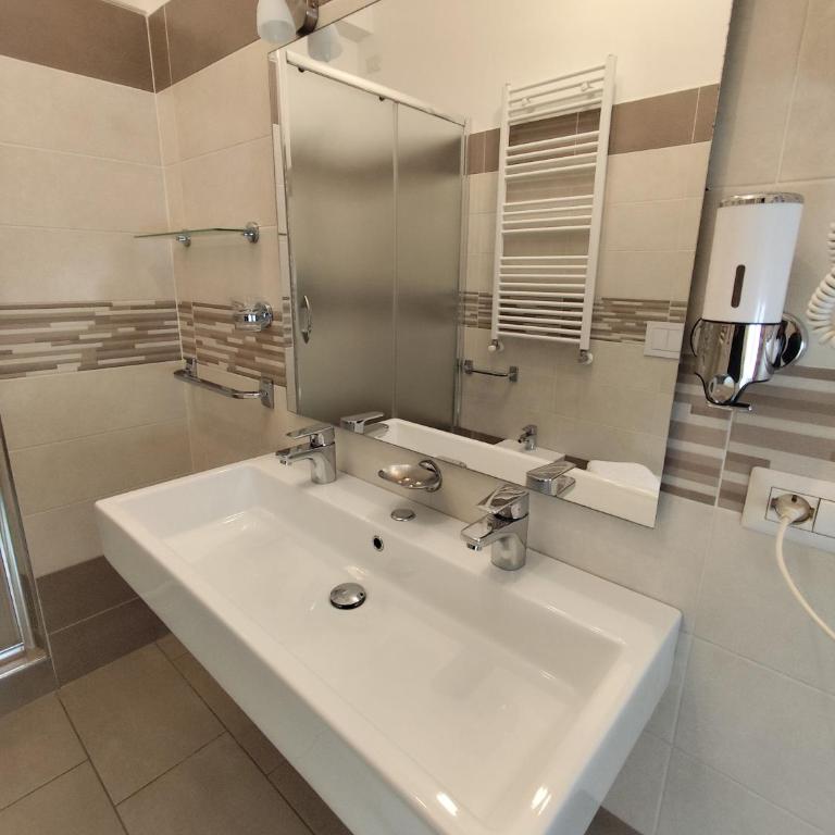 Belvedere Rooms Guest House - Camera Quadrupla - 12