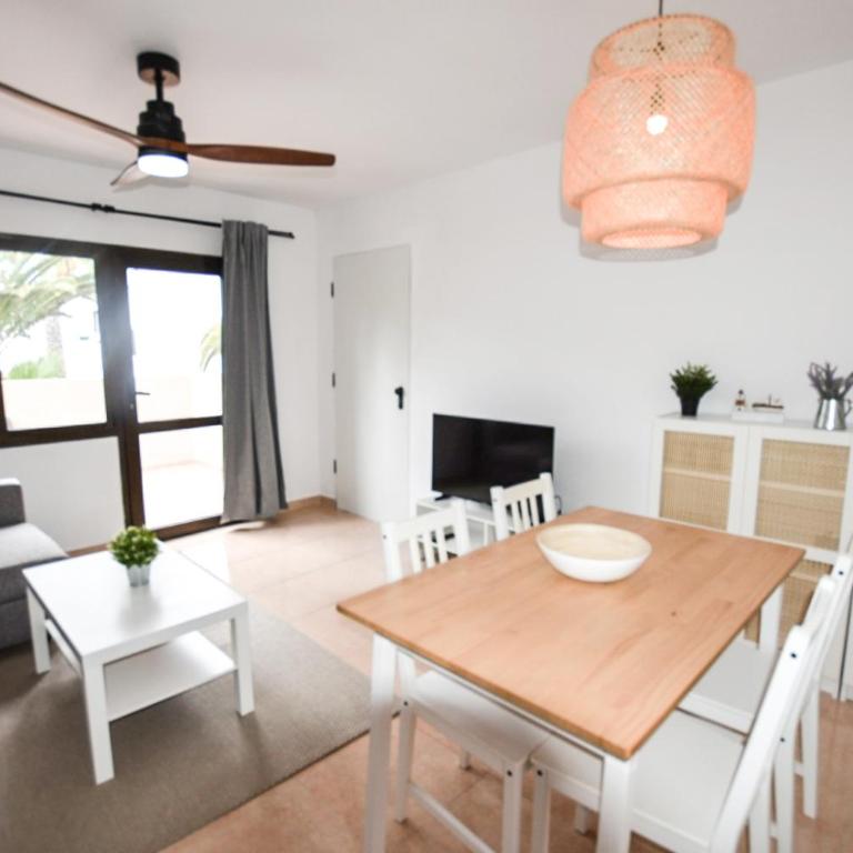 Book Jet - OASIS CORRALEJO Apartments Pool & WIFI - Apartamento de 1 dormitorio con balcón - 1