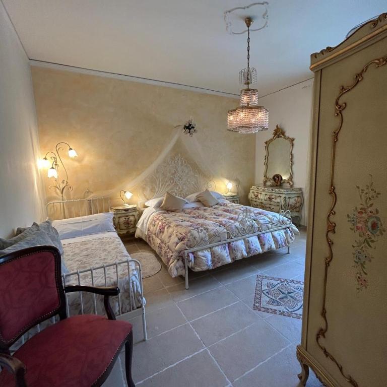 Venetian Style Apartments in Villa - One-Bedroom Apartment - 1