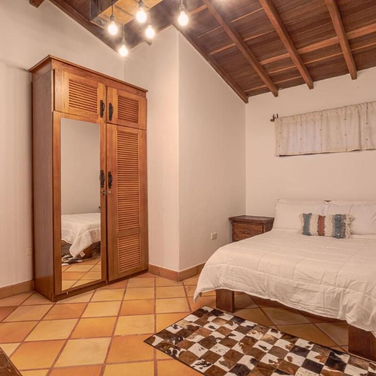 Country Western State - Four-Bedroom House - 32