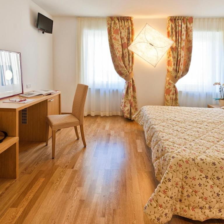 Hotel Romanda - Camera Standard Matrimoniale/Doppia con Letti Singoli - 5