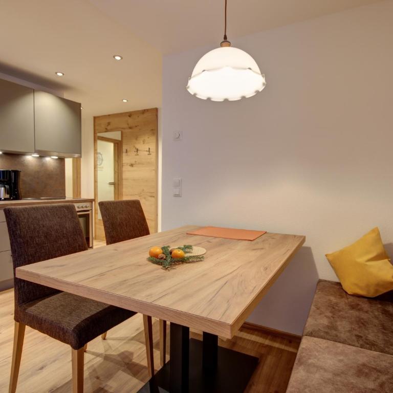 Gasthof-Appartements Vroni - Chiemgau Karte - Apartment mit 1 Schlafzimmer und Balkon - 2