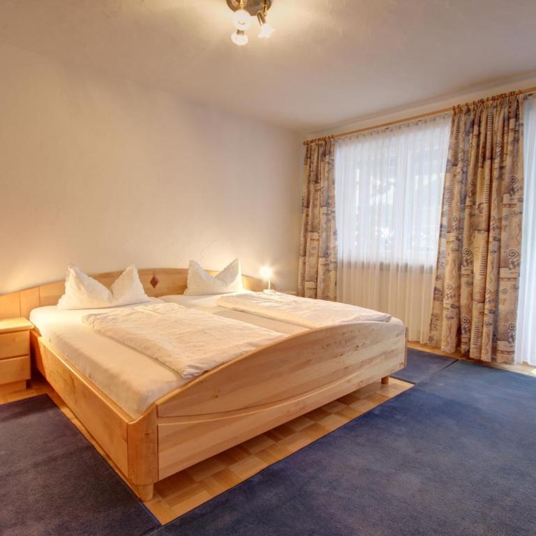 Gasthof-Appartements Vroni - Chiemgau Karte - Apartment mit 1 Schlafzimmer, Balkon und Bergblick - 4