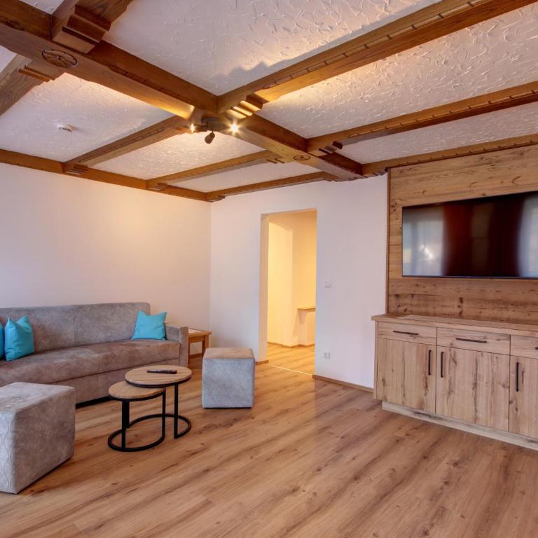 Gasthof-Appartements Vroni - Chiemgau Karte - Apartment mit 2 Schlafzimmern und Aussicht - 4