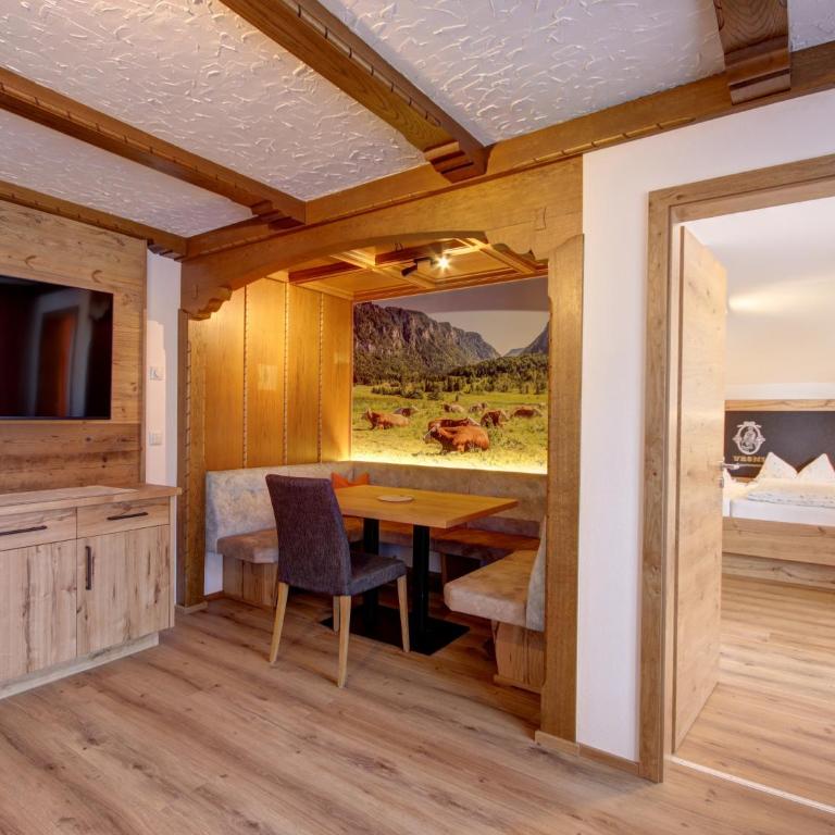 Gasthof-Appartements Vroni - Chiemgau Karte - Apartment mit 2 Schlafzimmern und Aussicht - 5