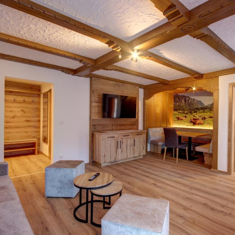 Gasthof-Appartements Vroni - Chiemgau Karte - Apartment mit 2 Schlafzimmern und Aussicht - 6