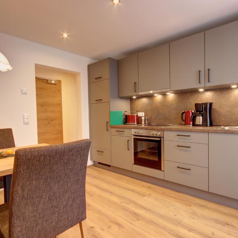 Gasthof-Appartements Vroni - Chiemgau Karte - Apartment mit 1 Schlafzimmer und Aussicht - 2