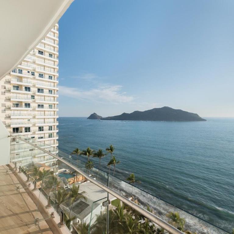 9th floor on Camino Al Mar Direct access to the beach - Two-Bedroom Apartment - 26