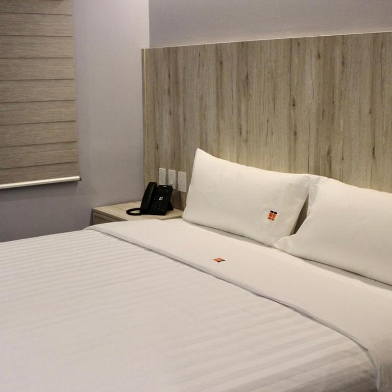 Hangar Inn TJ - Aeropuerto - Deluxe King Suite - 2