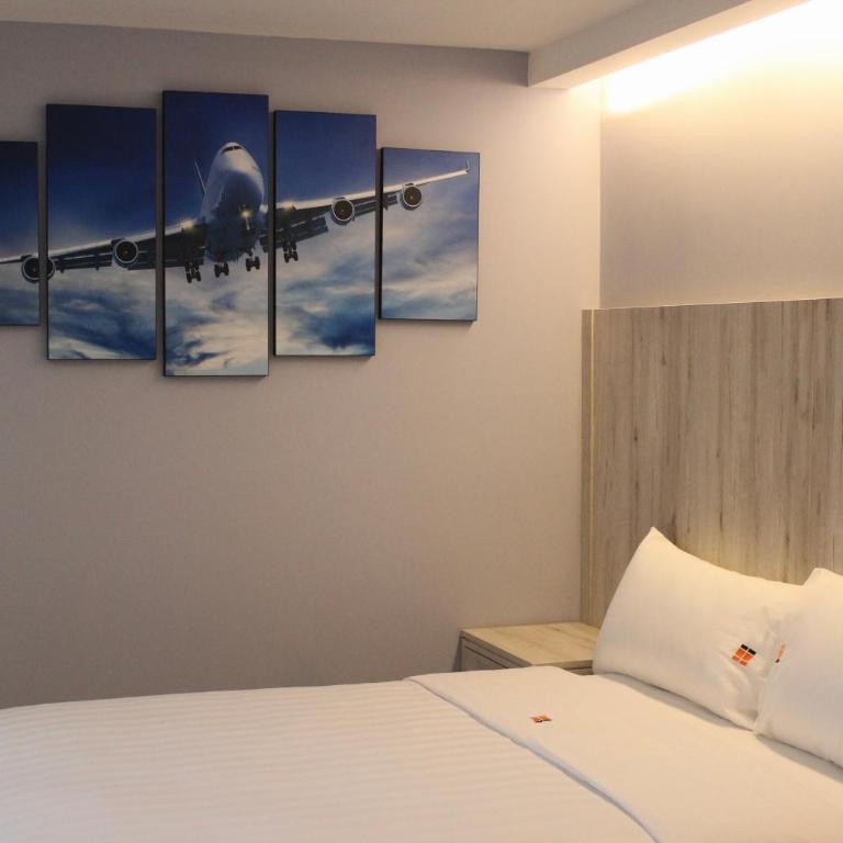 Hangar Inn TJ - Aeropuerto - Deluxe Queen Room with Two Queen Beds - 8