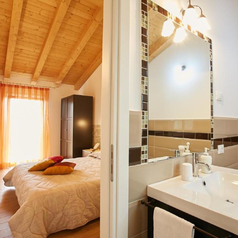 B&B Al sogno di Laura - Camera Matrimoniale Deluxe con 1 Letto Supplementare - 2