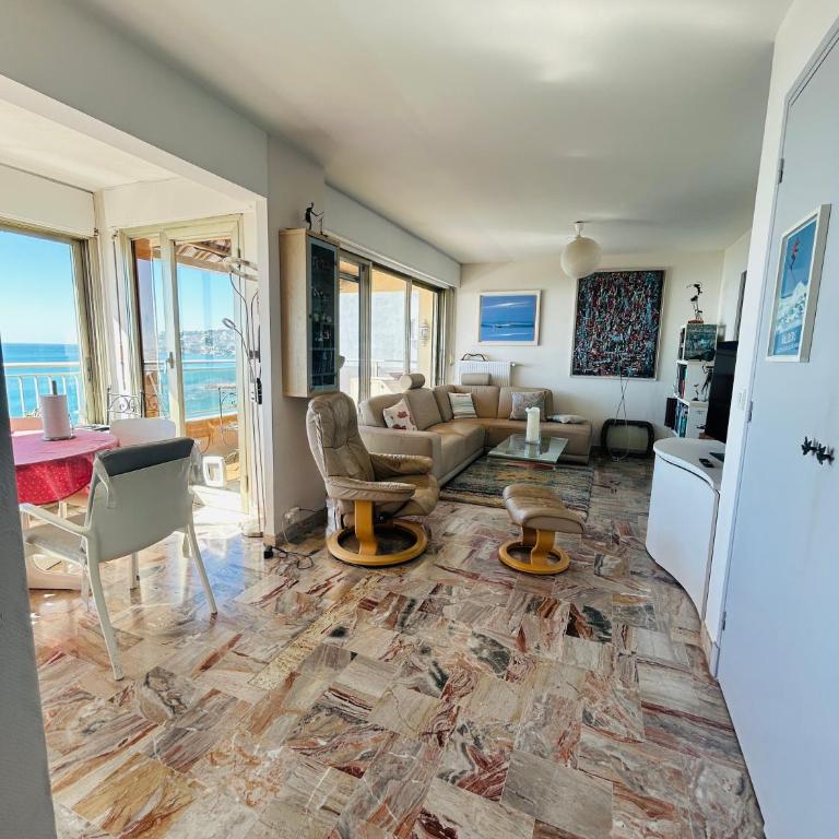 Appartement Menton front de mer au dernier étage de 95M2 avec Terrasse de 70M2 - Appartement 2 Chambres - 10