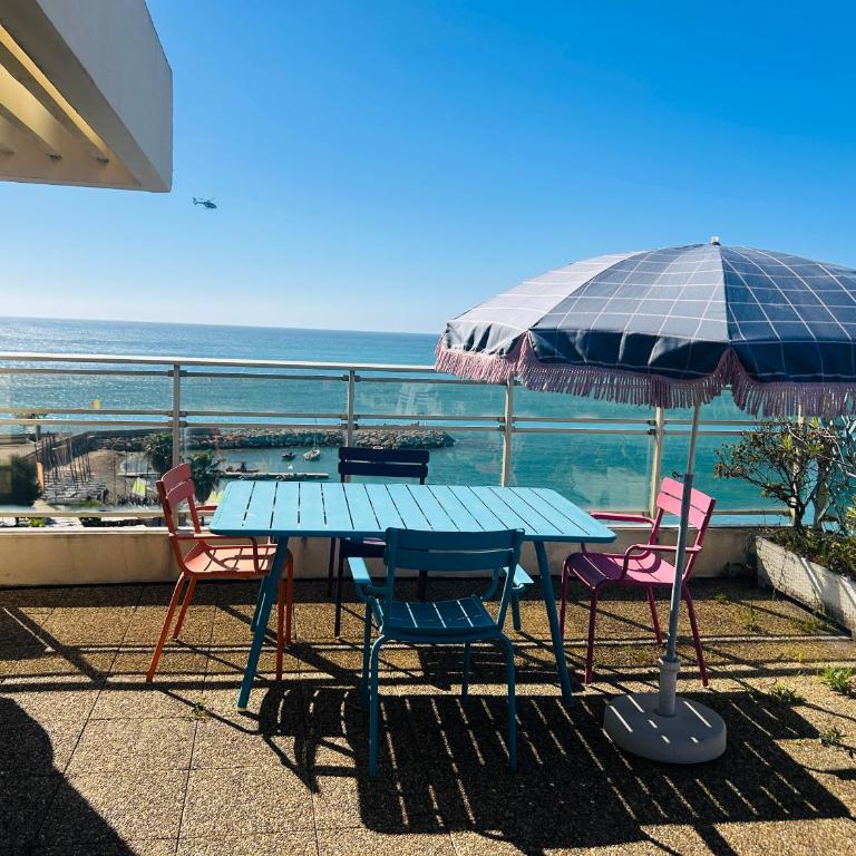 Appartement Menton front de mer au dernier étage de 95M2 avec Terrasse de 70M2 - Appartement 2 Chambres - 1