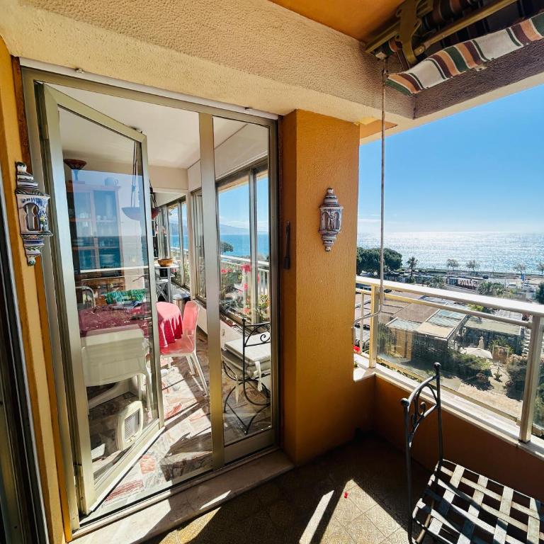 Appartement Menton front de mer au dernier étage de 95M2 avec Terrasse de 70M2 - Appartement 2 Chambres - 11