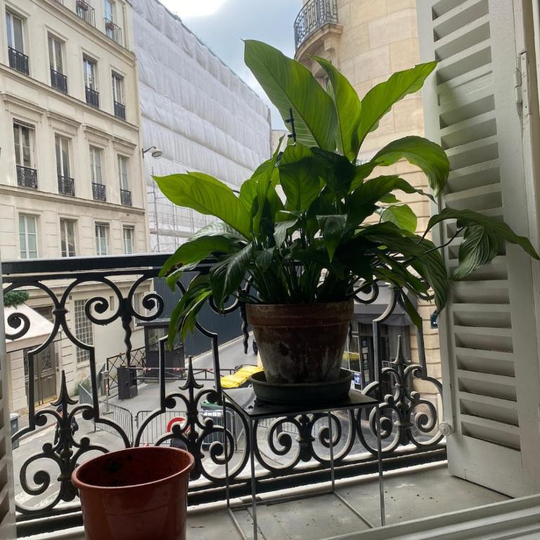 Luxury City Center Loft near champs elysees - Two-Bedroom Apartment - 11