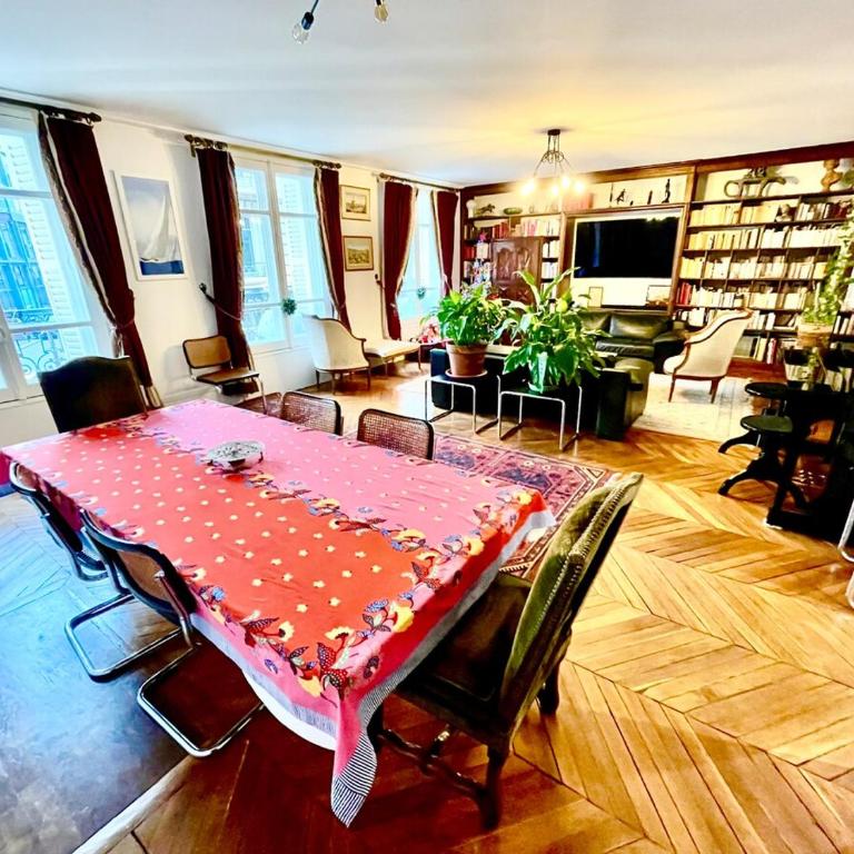 Luxury City Center Loft near champs elysees - Two-Bedroom Apartment - 13