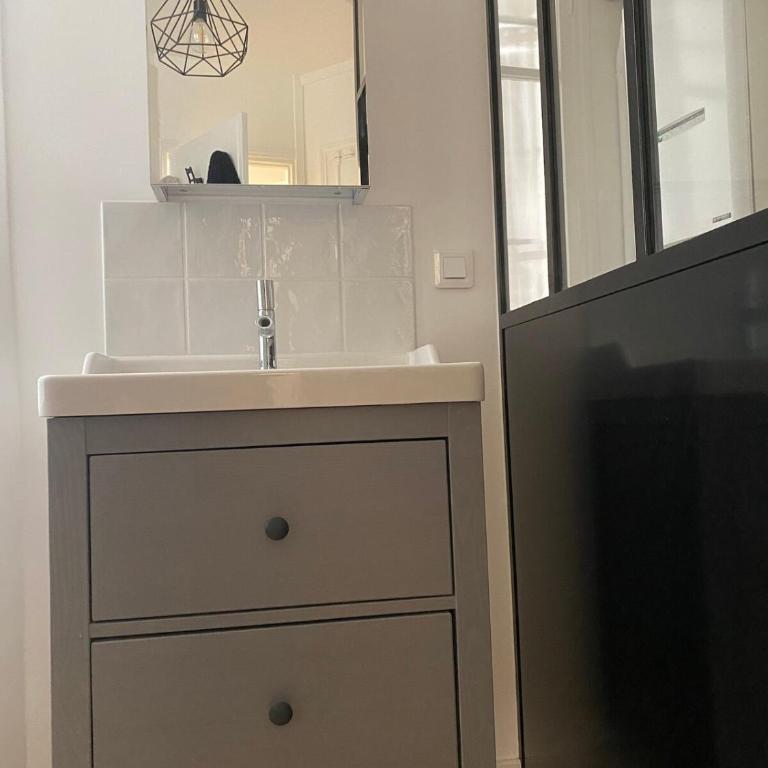 Luxury City Center Loft near champs elysees - Two-Bedroom Apartment - 20