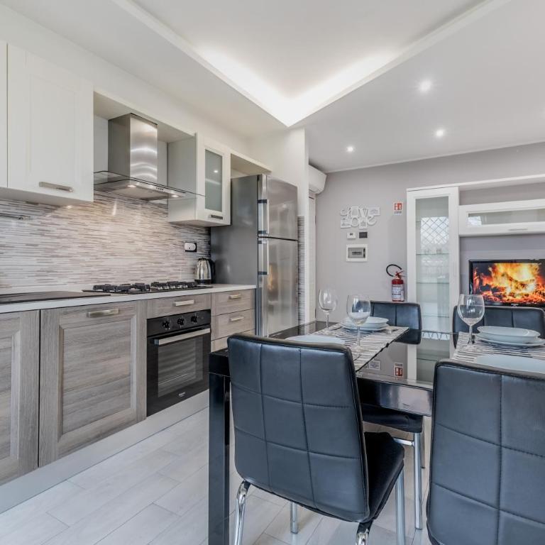 Modern 2 Bedroom Apt Cinecitta - Appartamento Standard con 2 Camere da Letto - 2