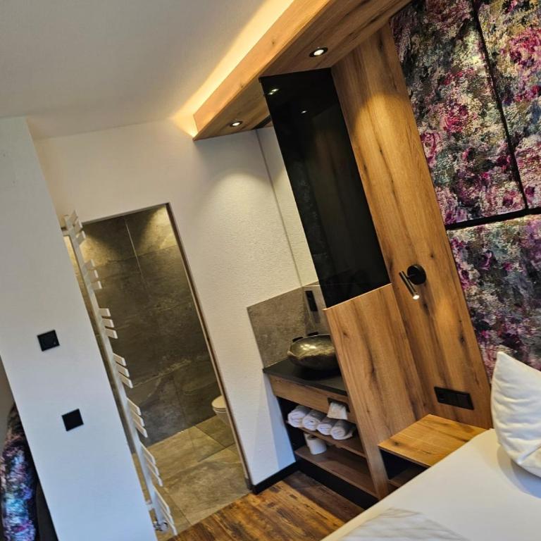 first mountain Hotel Zillertal - Doppelzimmer mit Balkon - 6