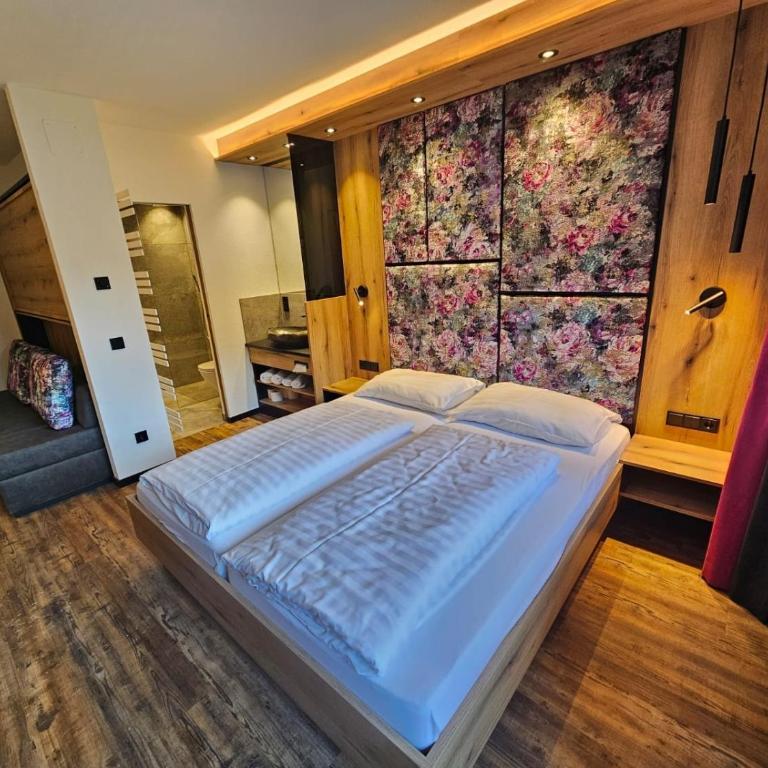 first mountain Hotel Zillertal - Doppelzimmer mit Balkon - 4