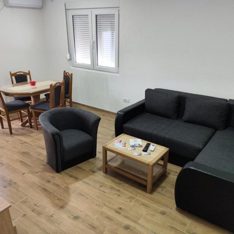 Suncani Breg - Classic One-Bedroom Apartment with King Bed - 3
