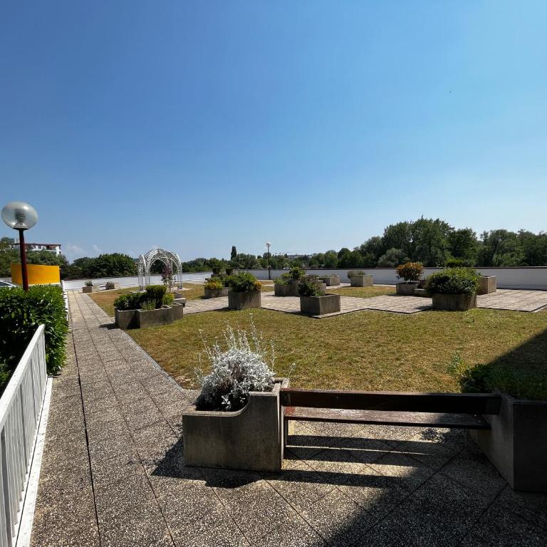 Pearl of Amiens center, Train station, Parking - One-Bedroom Apartment with Lake View - 5