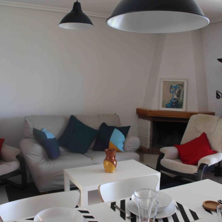 Quizás, una de las mejores vistas al Mediterráneo - Three-Bedroom Home - 18