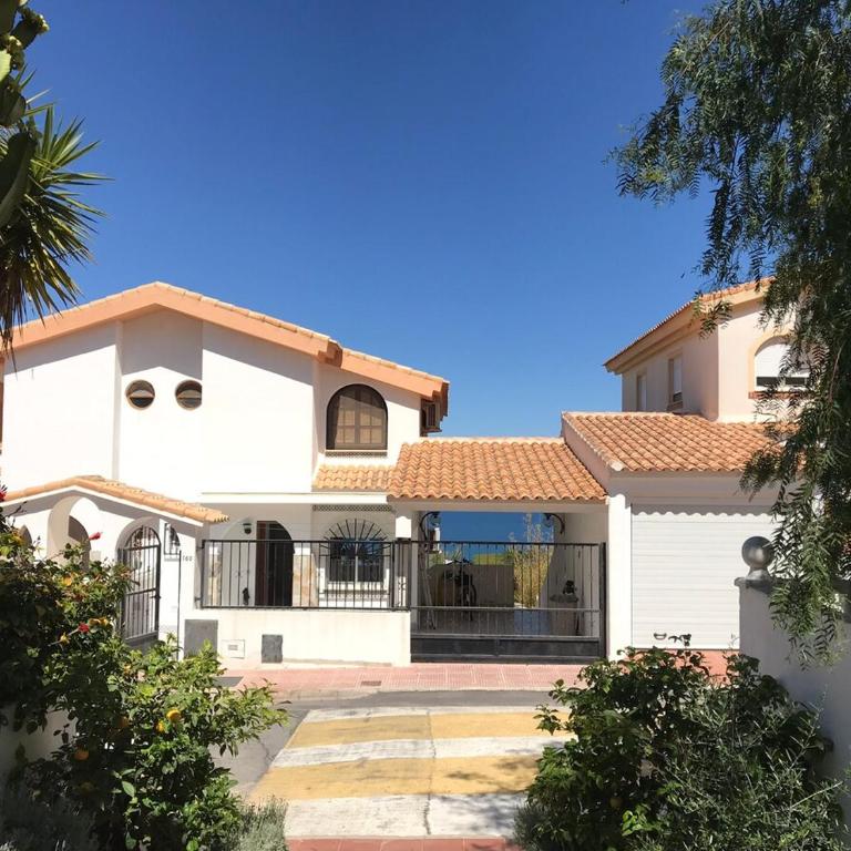 Quizás, una de las mejores vistas al Mediterráneo - Three-Bedroom Home - 5