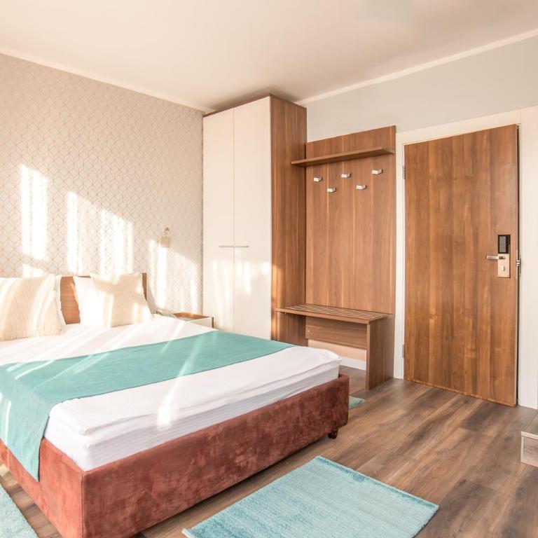 Balkan Hotel Garni - Standardna Dvokrevetna Soba s Bračnim Krevetom i Besplatnim Korišćenjem Parkinga - 2