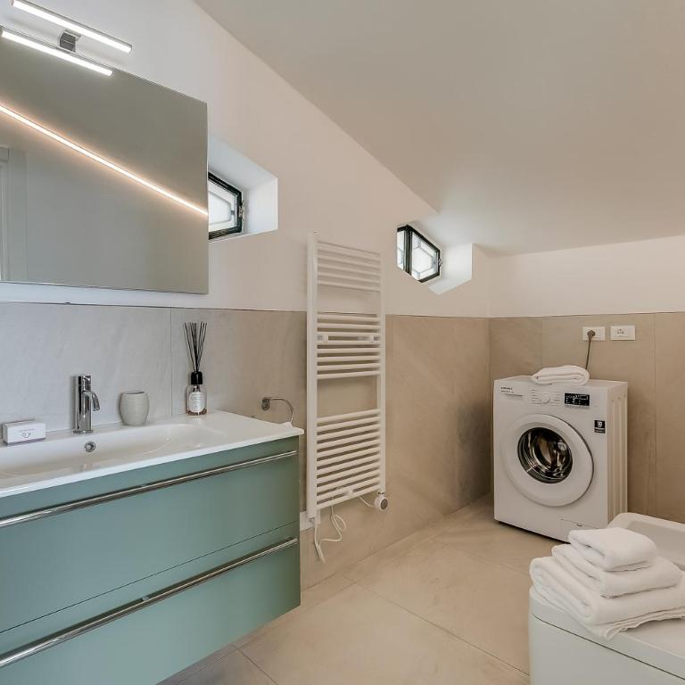 Villa Mercurio - One Bedroom Apartment with Lake View 1 - 3