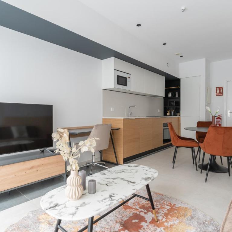 Canillas Apartments - One-Bedroom Apartment 2 - 14