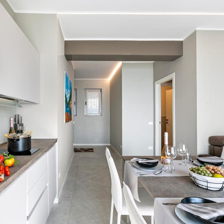 Villa Mercurio - One Bedroom Apartment with Lake View 3 - 8