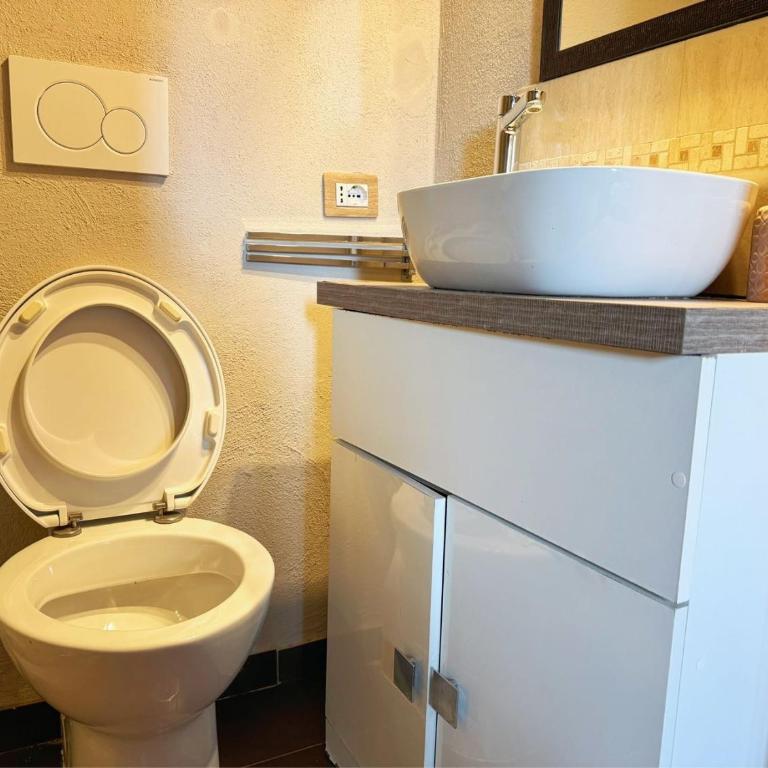 Nice 2 CU - Camera Tripla con Bagno Privato - 3