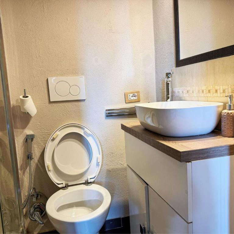 Nice 2 CU - Camera Tripla con Bagno Privato - 5