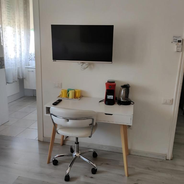 Cagliari Central Rooms With Port View - Quadruple Room with Sea View - 4