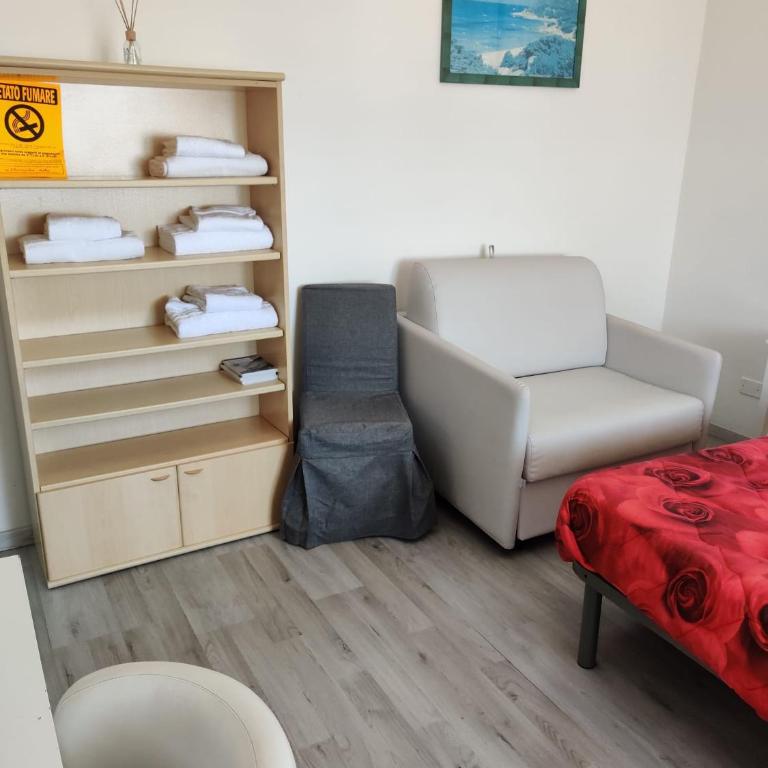 Cagliari Central Rooms With Port View - Quadruple Room with Sea View - 8