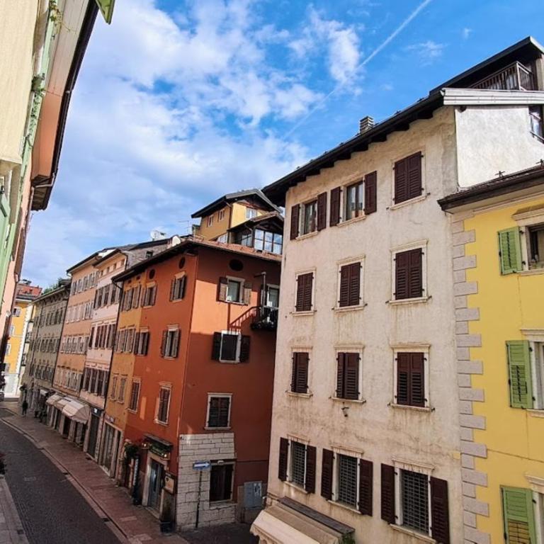 NEW Luxury Jacuzzi Suite - 100sqm Historic Center - 50m from Parking - One-Bedroom Apartment with Spa Bath - 14