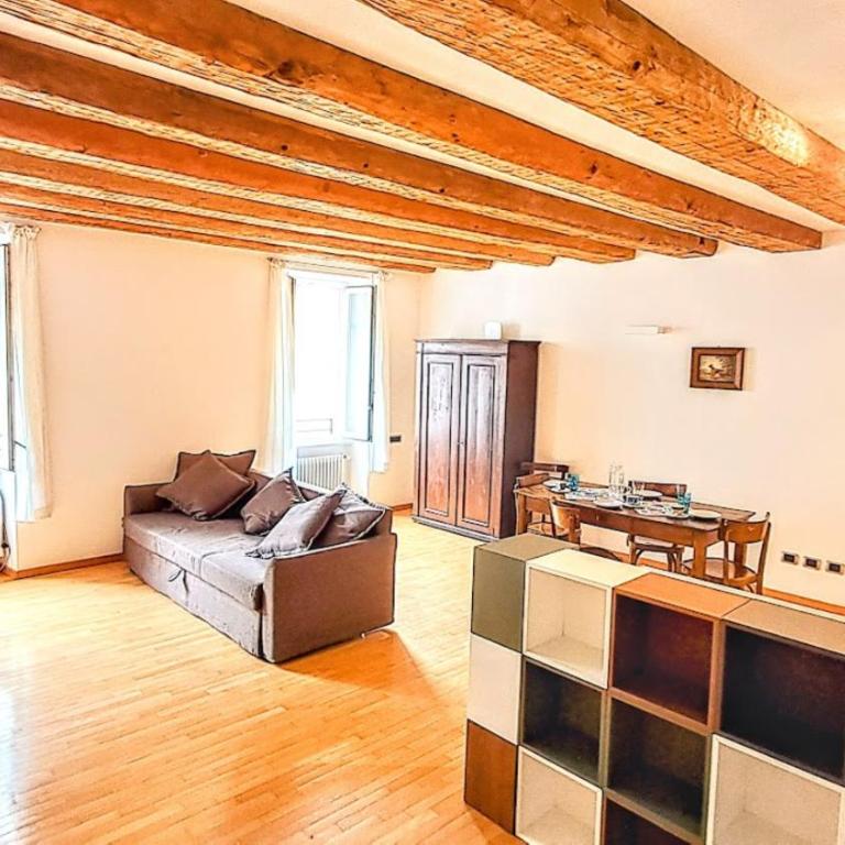 NEW Luxury Jacuzzi Suite - 100sqm Historic Center - 50m from Parking - One-Bedroom Apartment with Spa Bath - 3