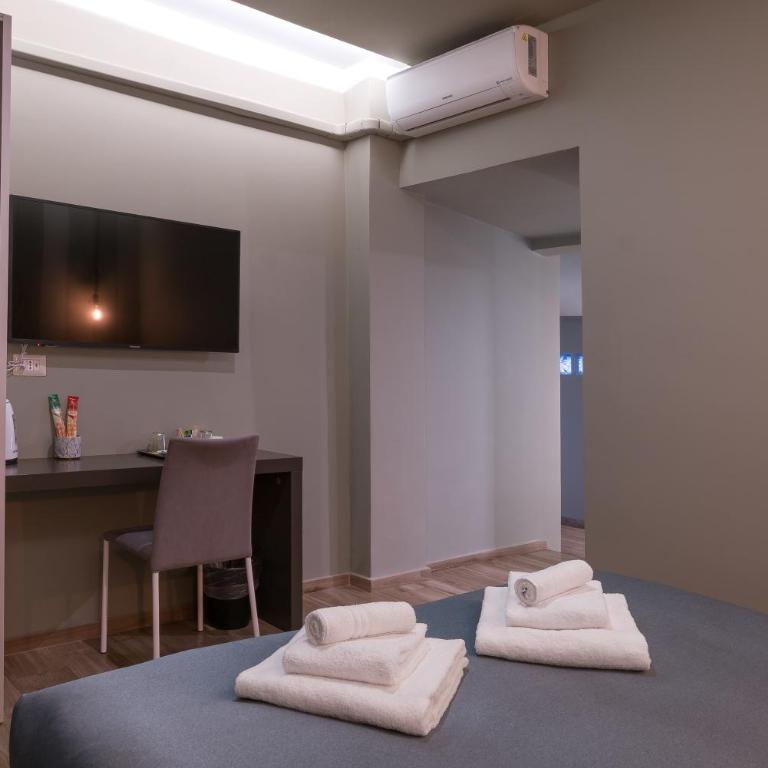 GOGO` Petit Hotel - Standard Double Room - 4