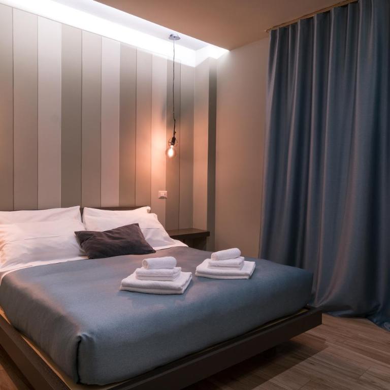 GOGO` Petit Hotel - Standard Double Room - 1