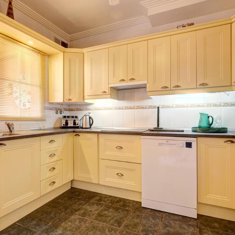 Traditional Townhouse, 4 Bed with Terraces and Private BBQ - Haus mit 4 Schlafzimmern - 12