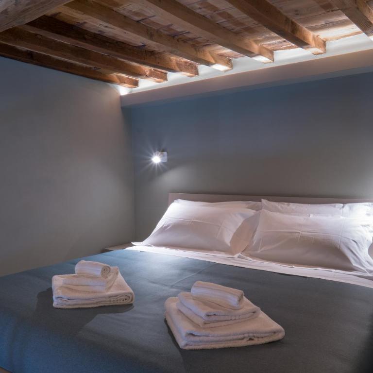 GOGO` Petit Hotel - Deluxe Quadruple Room - 4