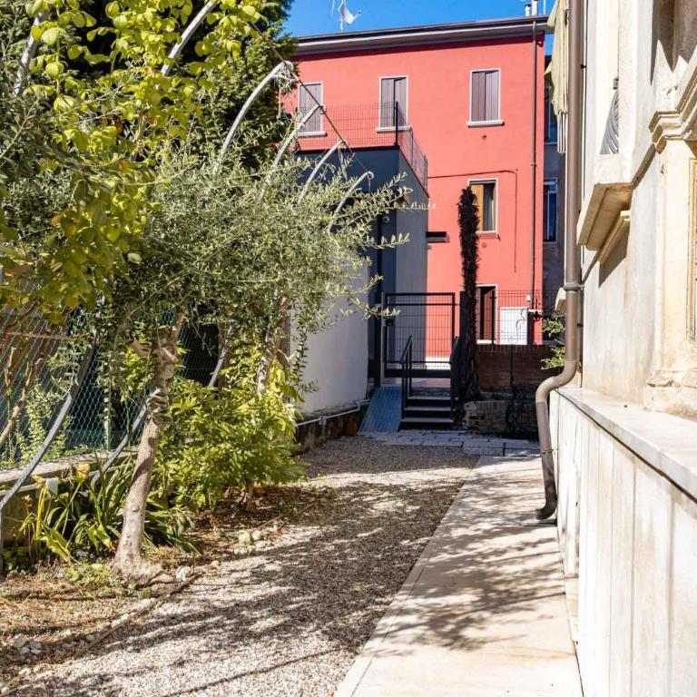 Residenza Grazioli 2 - Camera Matrimoniale con Bagno Privato - 16