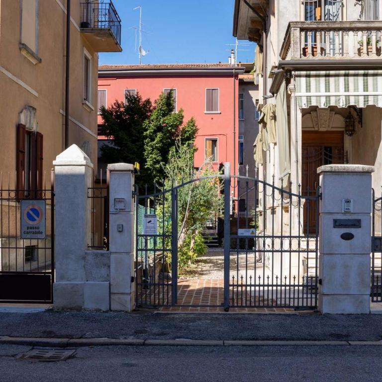 Residenza Grazioli 2 - Camera Matrimoniale con Bagno Privato - 10