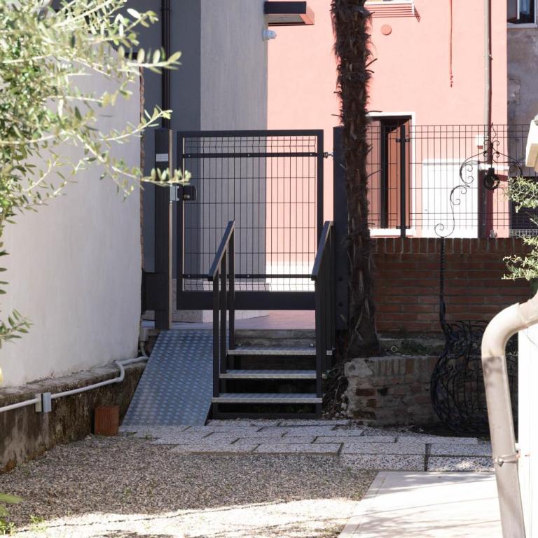 Residenza Grazioli 2 - Camera Matrimoniale con Bagno Privato - 17
