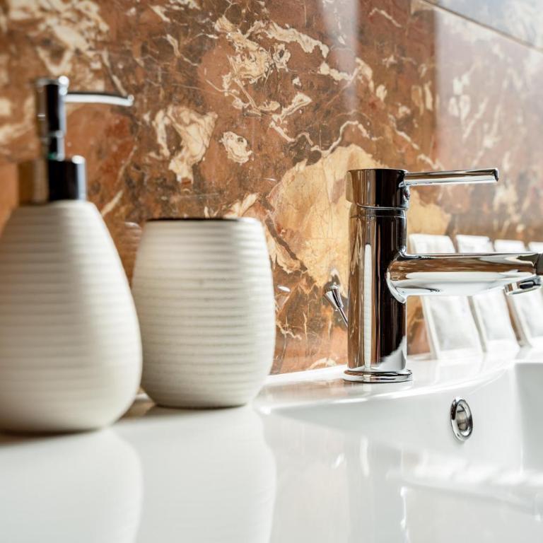 Residenza Grazioli 2 - Camera Matrimoniale con Bagno Privato - 25